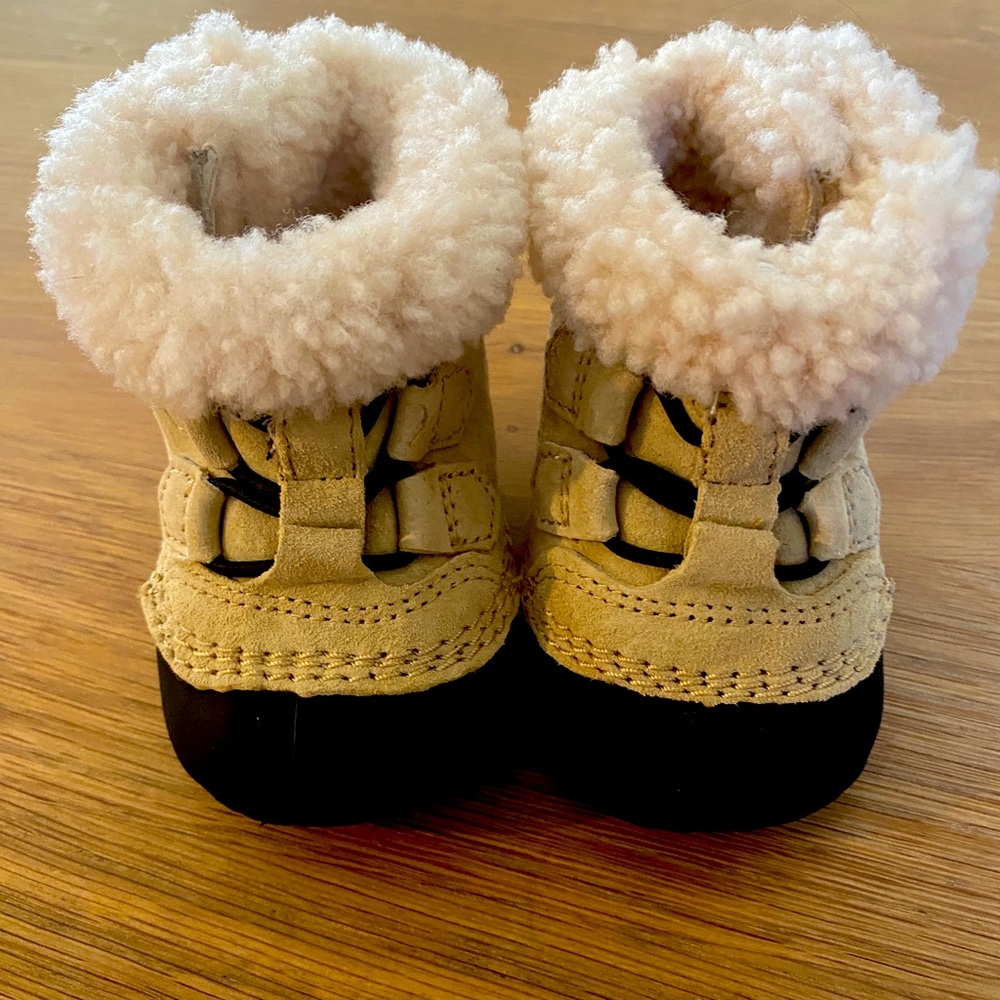 Sorel Caribootie size 2